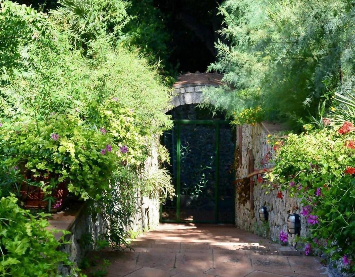 Villa Casa Rossella Casa Con Giardino By Italianhost